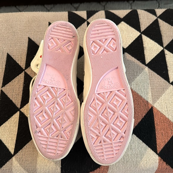 Valentines converse - Picture 2 of 3